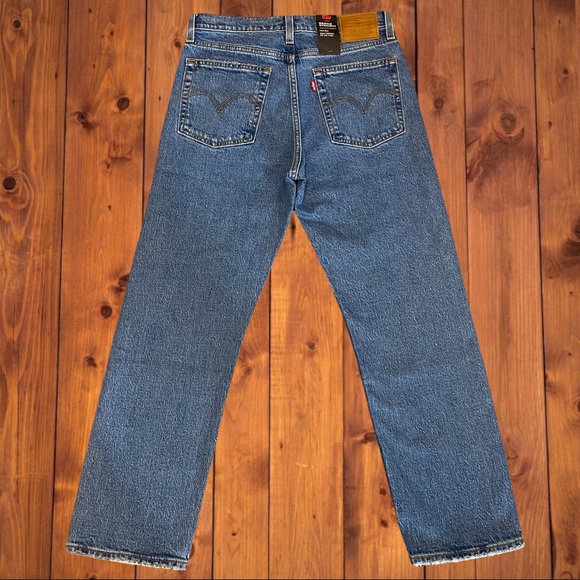 Levi's Wedgie Straight Fit Jeans - Picture 3 of 3